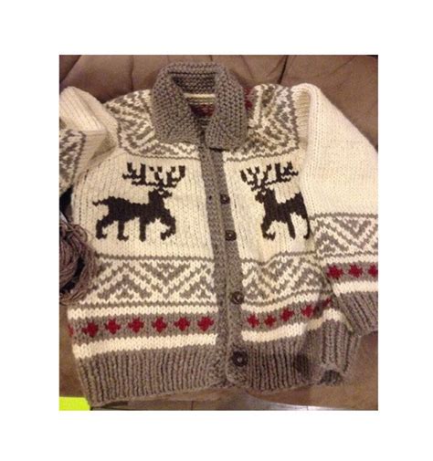 Download Free Deer With Sweater Pattern | Cut File Easy Edite