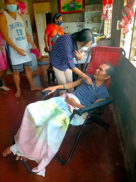 Free Medical & Health Care Flyer PSD Template - Indiater