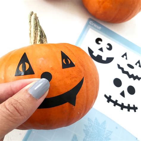Download Free Pumpkin faces for Cricut Machine