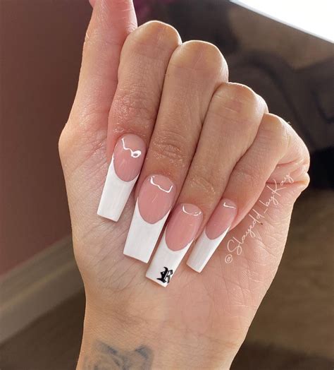Discover The Trendy French Nails Quadrate In 2023