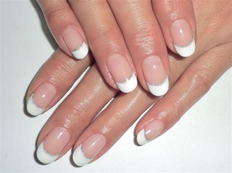 The French Nails Round: A Classic And Timeless Look