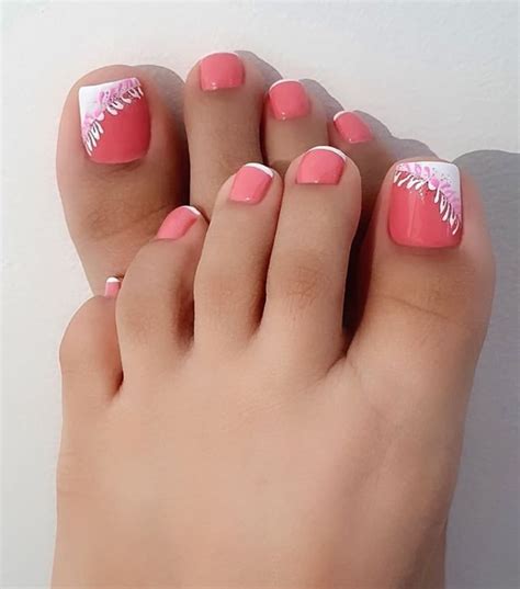 French Nails For Toes: The Trend That Never Goes Out Of Style
