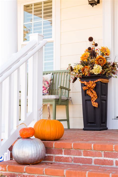 Decorating Ideas for a Stunning Fall Front Porch