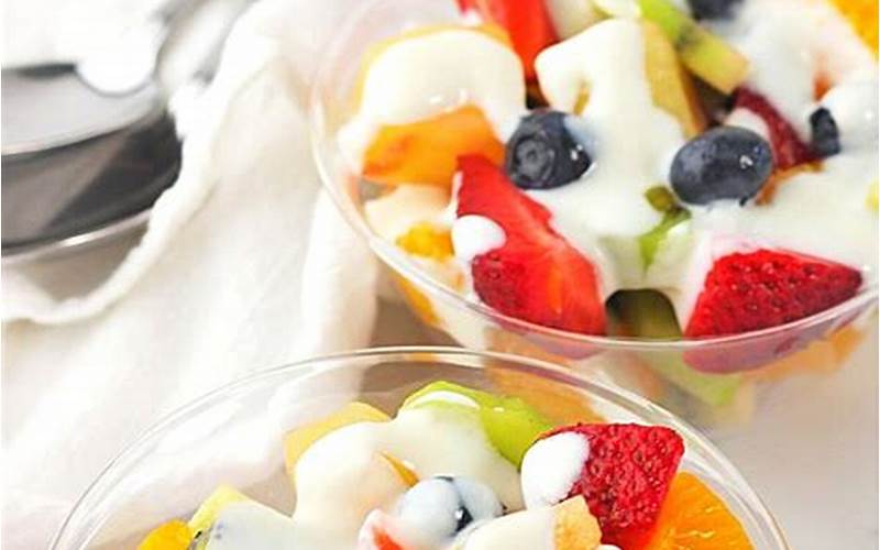 Fruit Salad With Yogurt Dressing