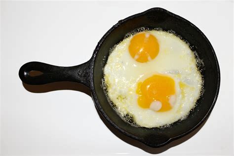 Frying sunny side up eggs in a skillet
