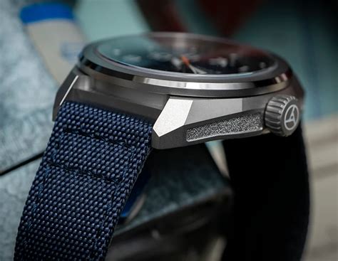 Image demonstrating the functional aspects of free watches