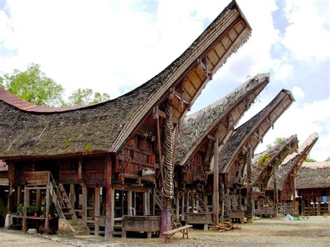 Rumah Adat Tongkonan. Indonesia, Rumah, Arsitektur