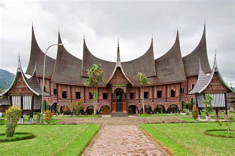 Desain Rumah Adat Gadang Minangkabau, Unusual buildings, Dream hotels