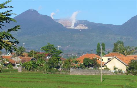Pemandangan Gunung Malabar di Jawa Barat