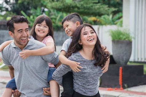 Gambar Keluarga 5 Orang di Indonesia