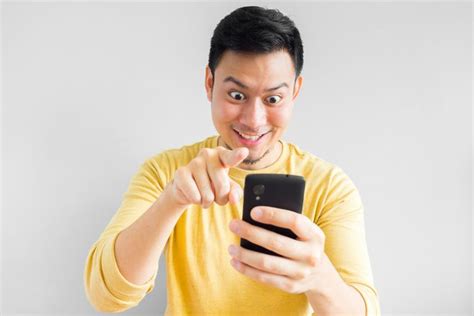 Perilaku Masyarakat Indonesia yang Melekat pada Smartphone