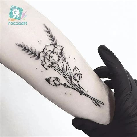 Gambar Tato Bunga Di Tangan Simple