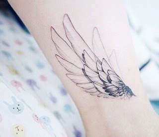 Gambar Tato Sayap Simple
