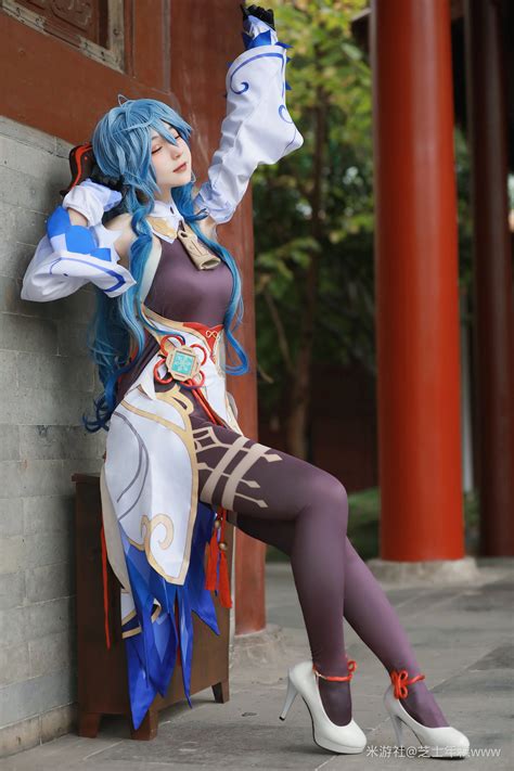 Ganyu Cosplayer