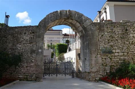Gate of Hercules Pula