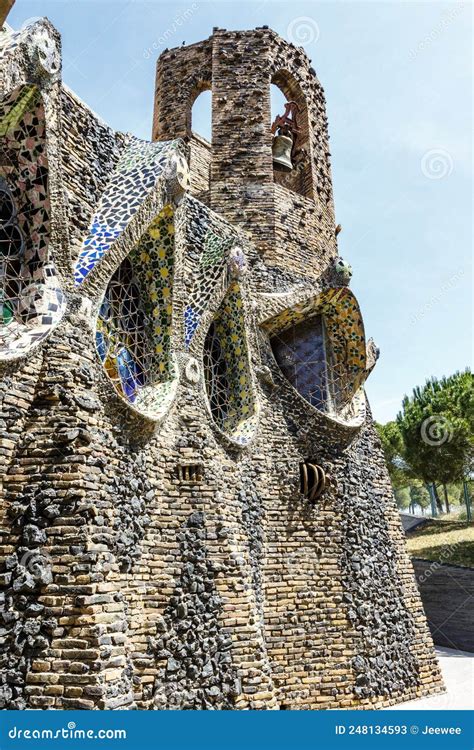 Gaudi's Crypt architecture