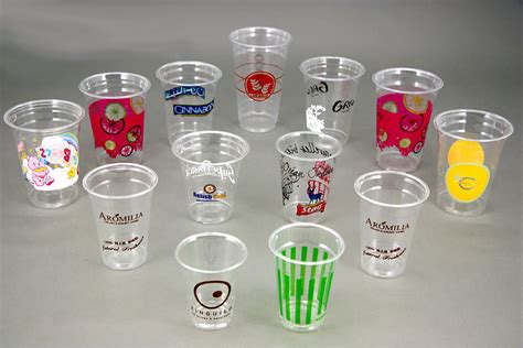 Gelas Plastik yang Digunakan di Sekolah