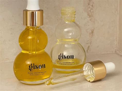 How to Incorporate Gisou Face Oil into Your Routine (For Maximum Results)