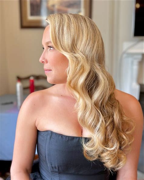 Glamorous Side Swept Waves