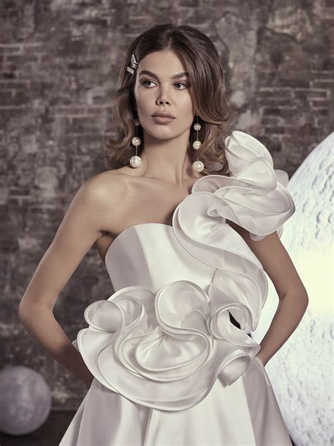 Exquisite Elegance: Unveiling the Artistry of Glamorous Wedding Dress Designers