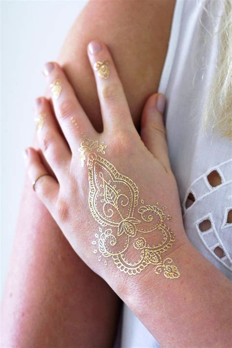 20 Shiny And Girlish Gold Henna Tattoos Styleoholic