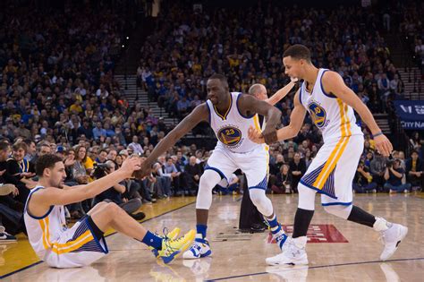 Unleash the Roar: Golden State Warriors Dominate in Thrilling Game!