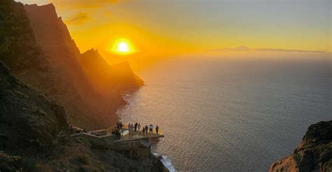 Canarias al atardecer en la costa salvaje