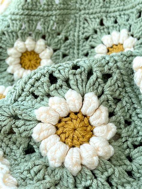 Granny Square Daisy Blanket Crochet Pattern