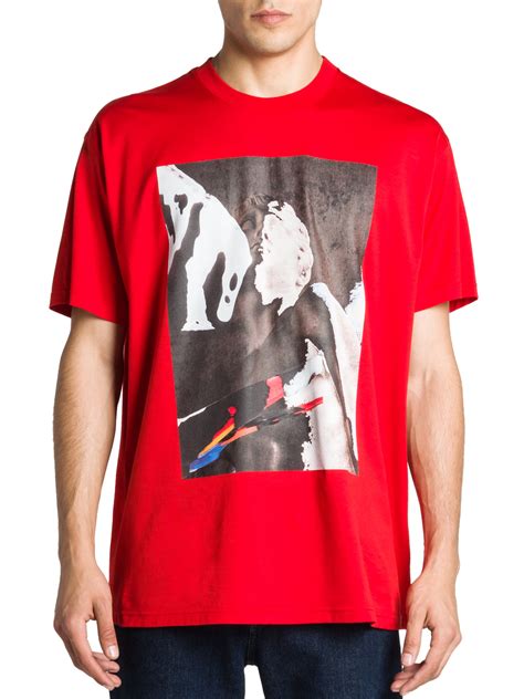 Bold Fashion: Graphic Tee with Eye-Catching Red Design