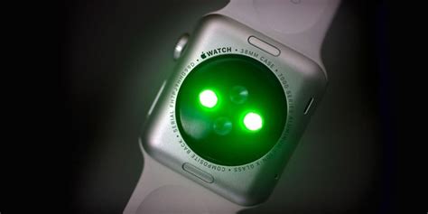 Gleaming Green Glow: How the Green Light on Apple Watch is Revolutionizing Fitness Tracking