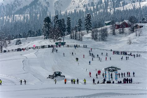 Gulmarg Snowfall Tour: A Real Look (3 Days, 2 Nights)