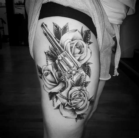 guns n roses tattoo Rose tattoos, Cool tattoos, Retro