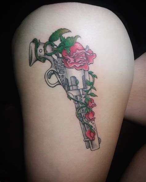 72 Brilliant Gun Tattoos Design On Thigh