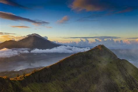 Gunung Batur dengan Danau Berapi