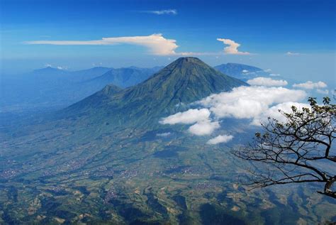 Gunung Slamet erupsi mitos dan legenda