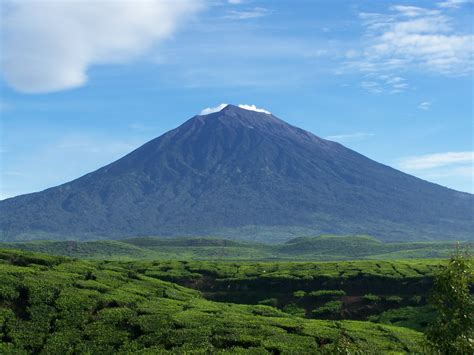 Gunung Tertinggi Di Indonesia