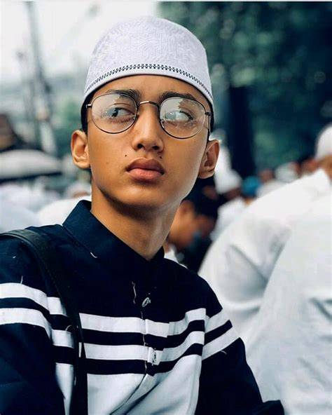 Gus Azmi Biodata