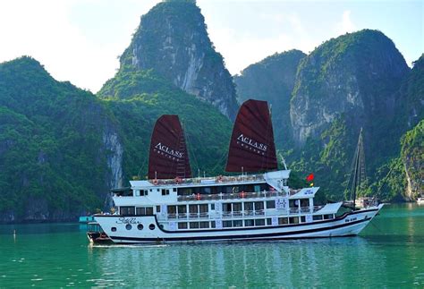 Ha Long Bay Junk Boat