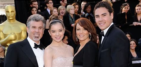 The Enigmatic Background of Hailee Steinfeld: Exploring the Fascinating World of Her Parents