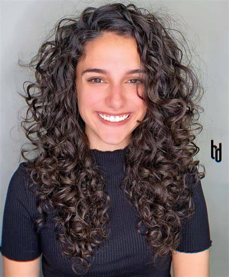 21 Natural Curly Hairstyles Stylish Girls Are Rocking Feed Inspiration