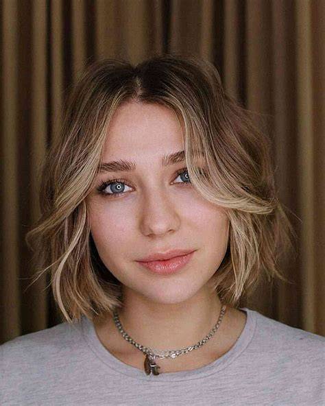 2022 Popular Long Hairstyles for Small Faces