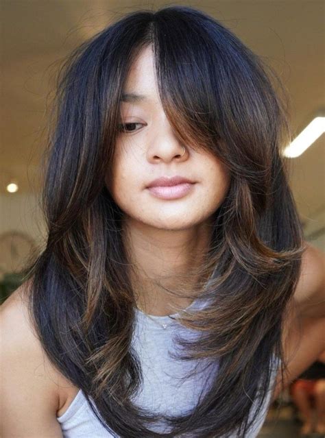 Hairstyle For Round Face With Bangs