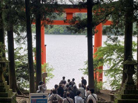 Hakone Crowds