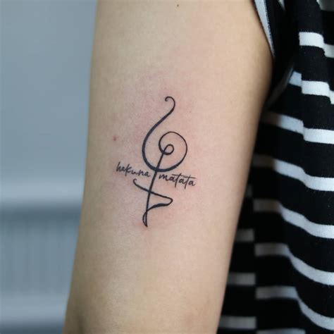 40 Inspiring Hakuna Matata Symbol Tattoos & Its Meaning