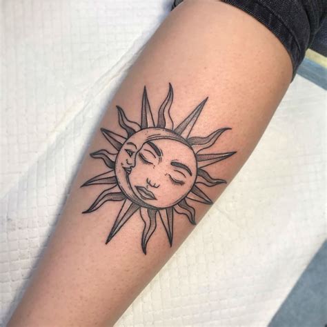 Half Sun Half Moon Tattoo / 80+ Wonderful Moon Tattoos and