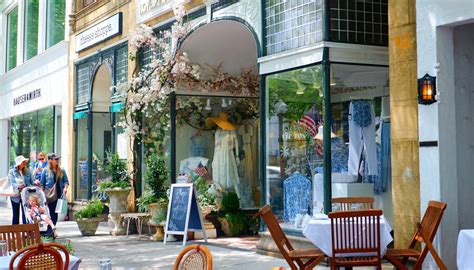 Hamptons shopping trip