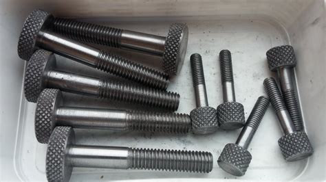 Tightening screws