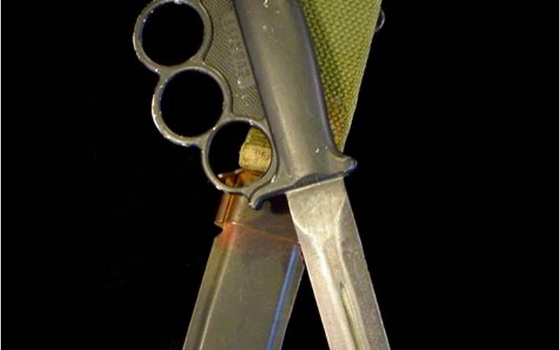 Handle Design And Materials Of Ww2 Fighting Knives