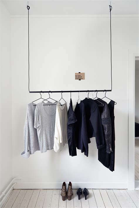 Hang on! With this DIY hanging clothes rack DIY home decor Your DIY Family