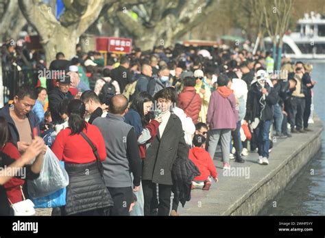 Hangzhou Crowds